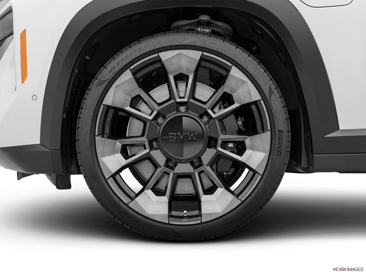 2023 BMW XM photo