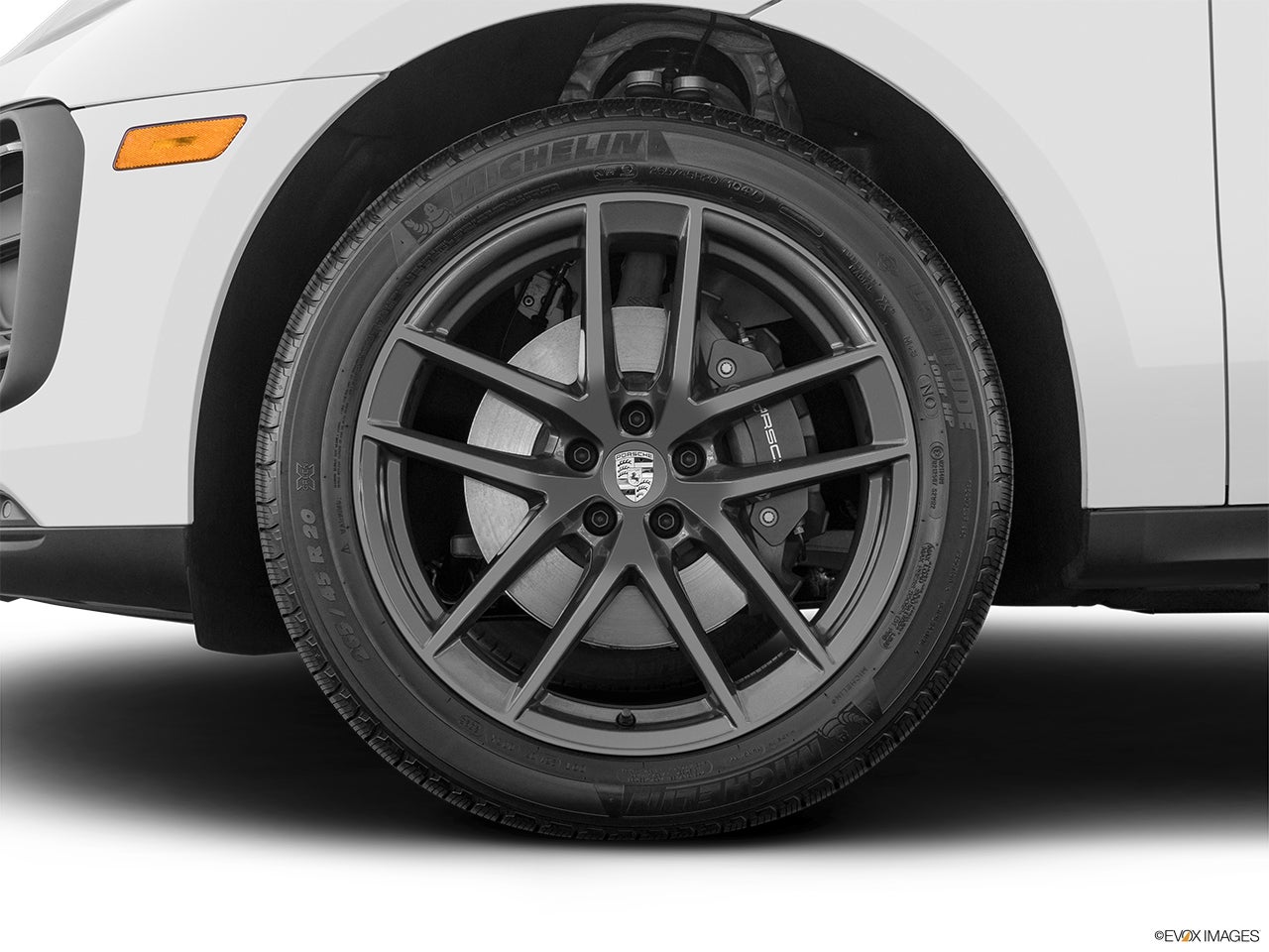 2023 Porsche Macan photo