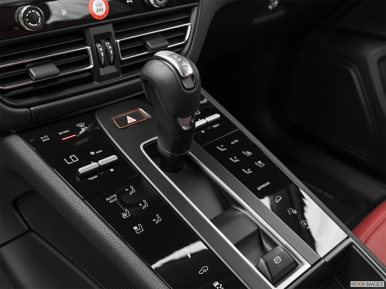 2023 Porsche Macan photo