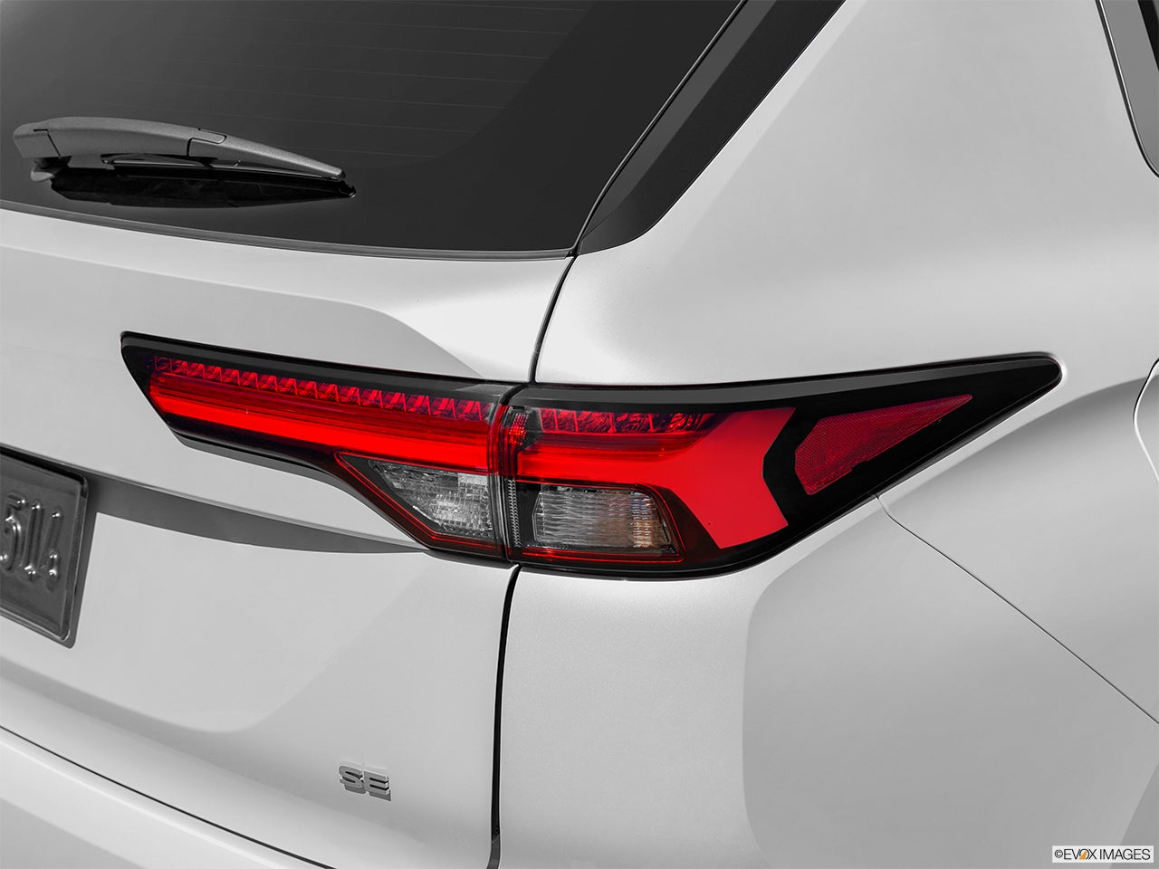 2024 Mitsubishi Outlander photo