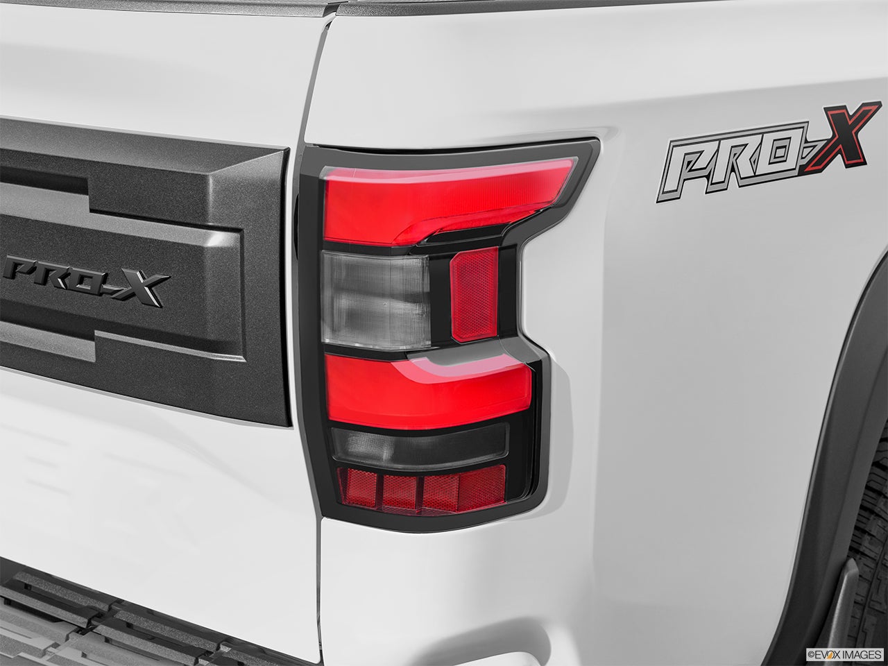 2025 Nissan Frontier photo