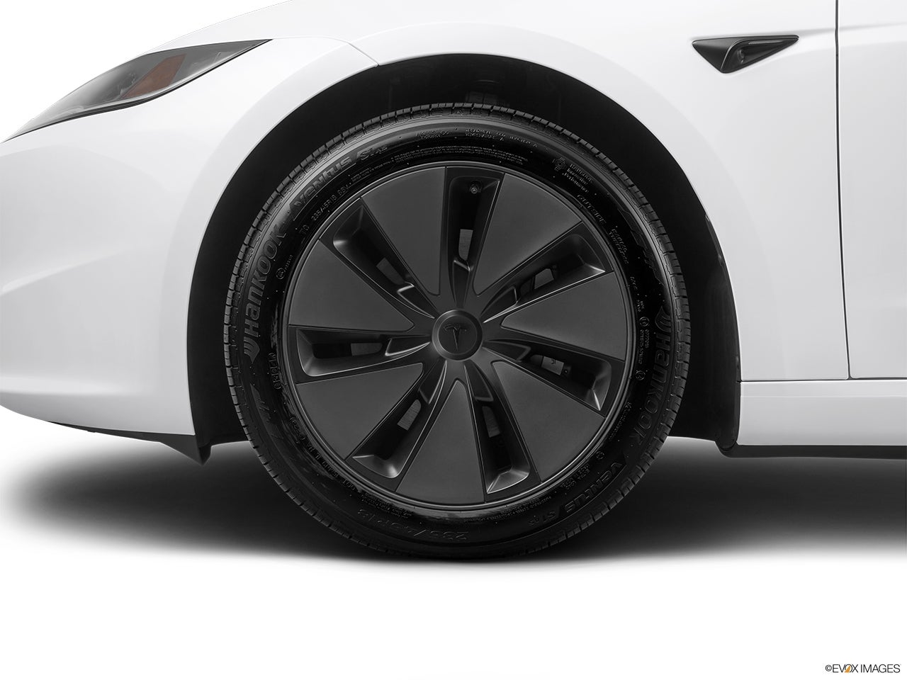 2025 Tesla Model 3 photo